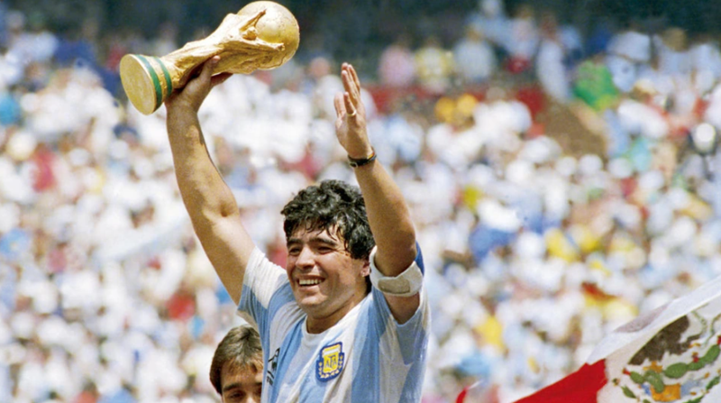 Diego Maradona - Vị thánh trong lòng người hâm mộ với đôi chân trái ma thuật.