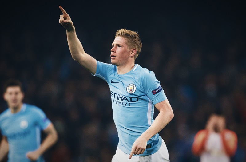 De Bruyne là hình mẫu tiêu biểu cho sự tiến hóa của vị trí cam trong bóng đá hiện đại.